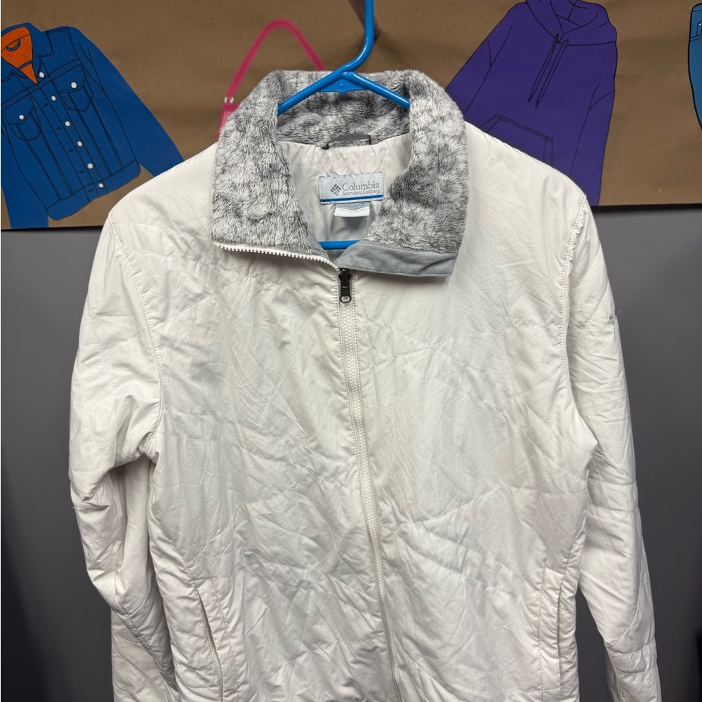 Columbia Women's White Jacket with Gray Fur Collar